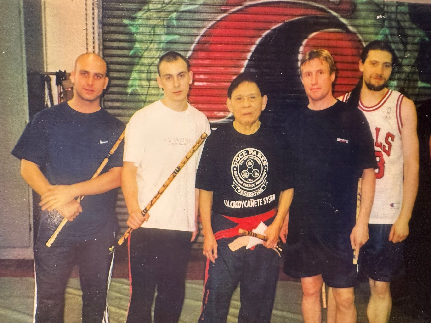 Richard Edrich with Doce Pares practitioners